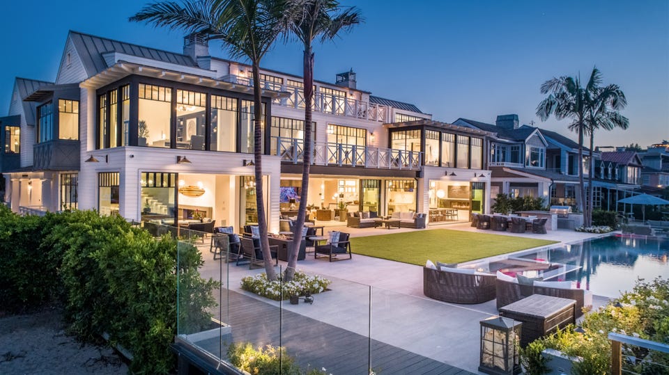 Large coastal house representing the Mansion Beach area